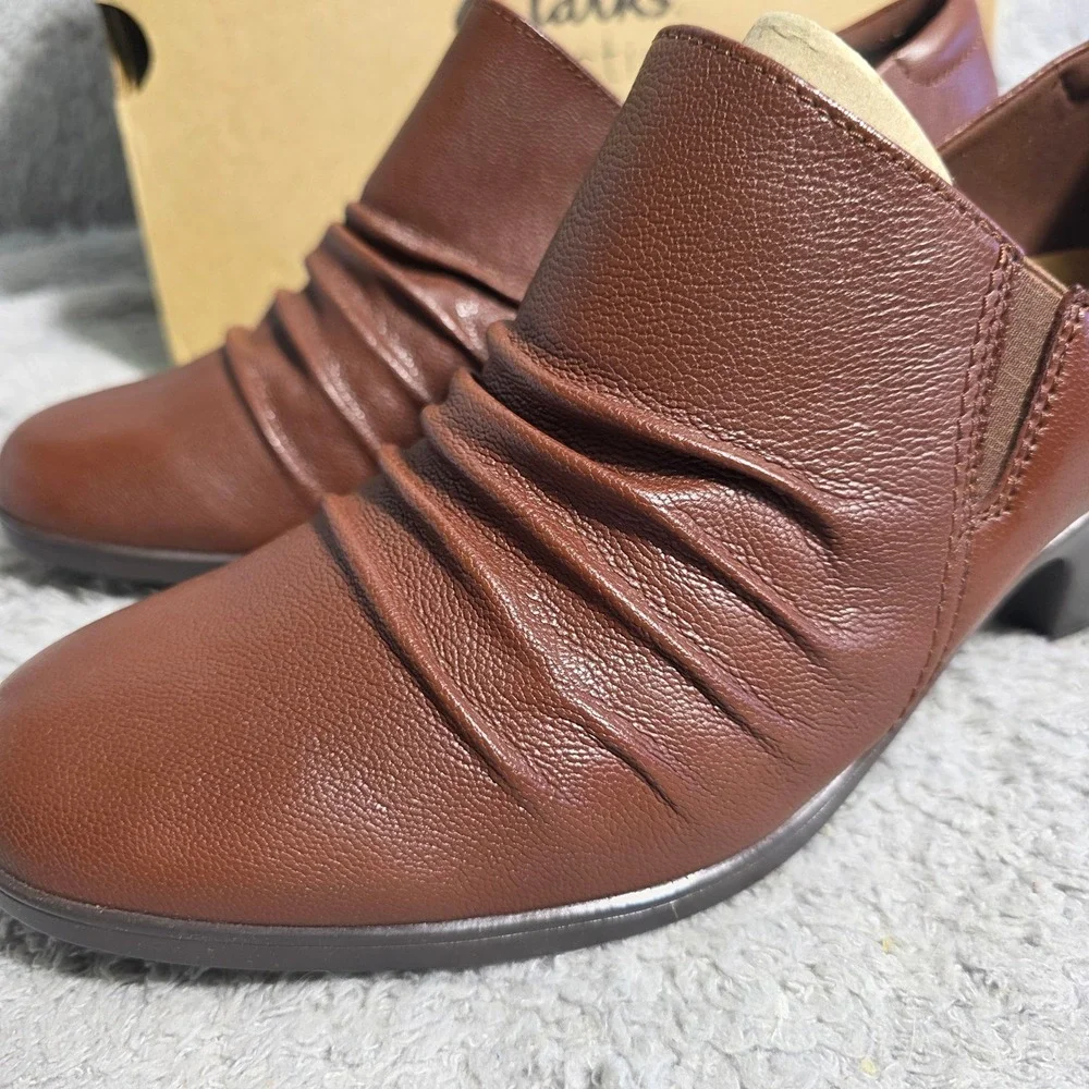 Clarks Emily2 Cove Brown Leather Ankle Shooties Booties‎ Loafers Women 11M NEW